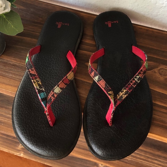 sanuk yoga chakra flip flop